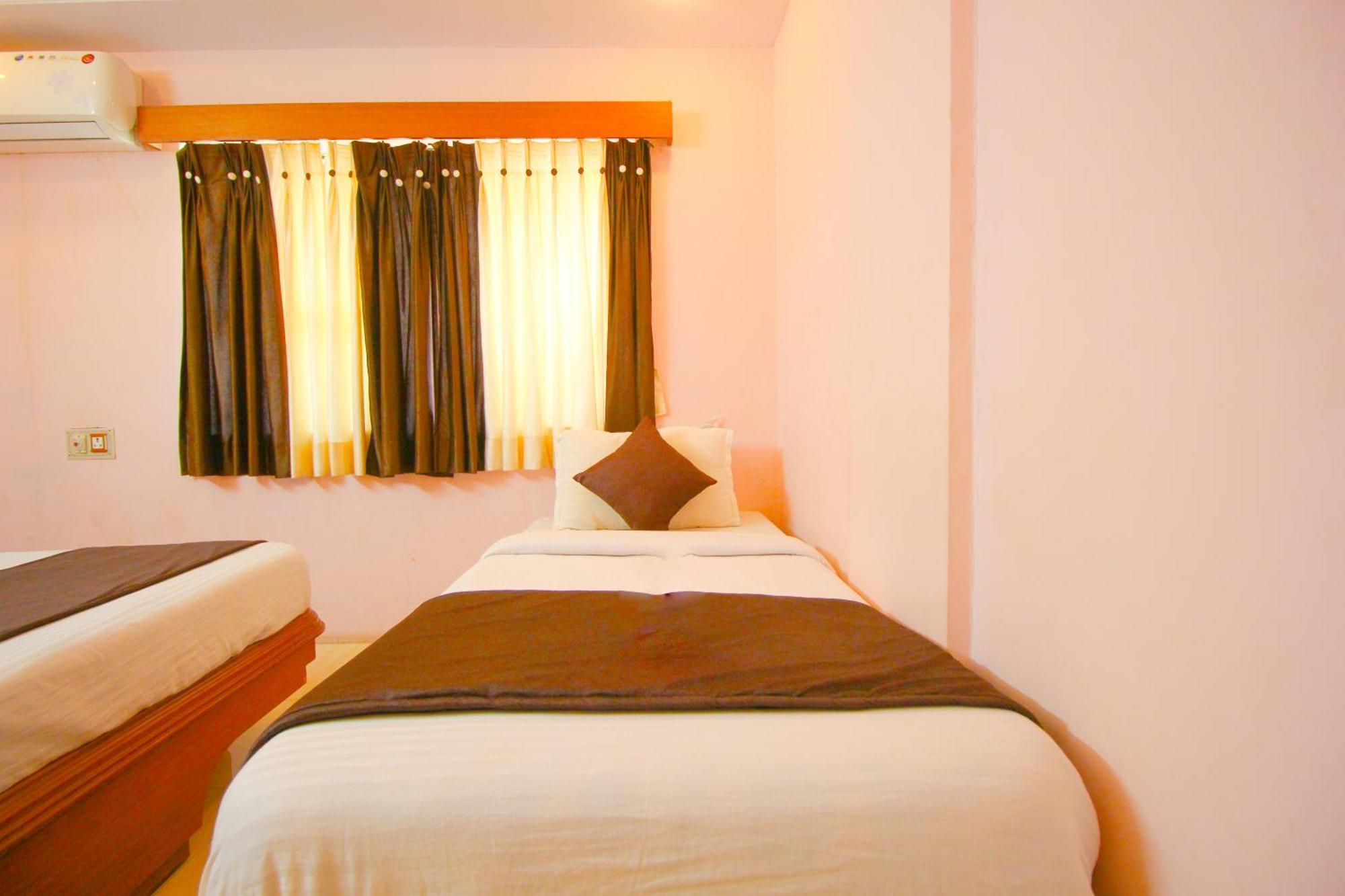 Hotel Upasana Radźkot Zewnętrze zdjęcie