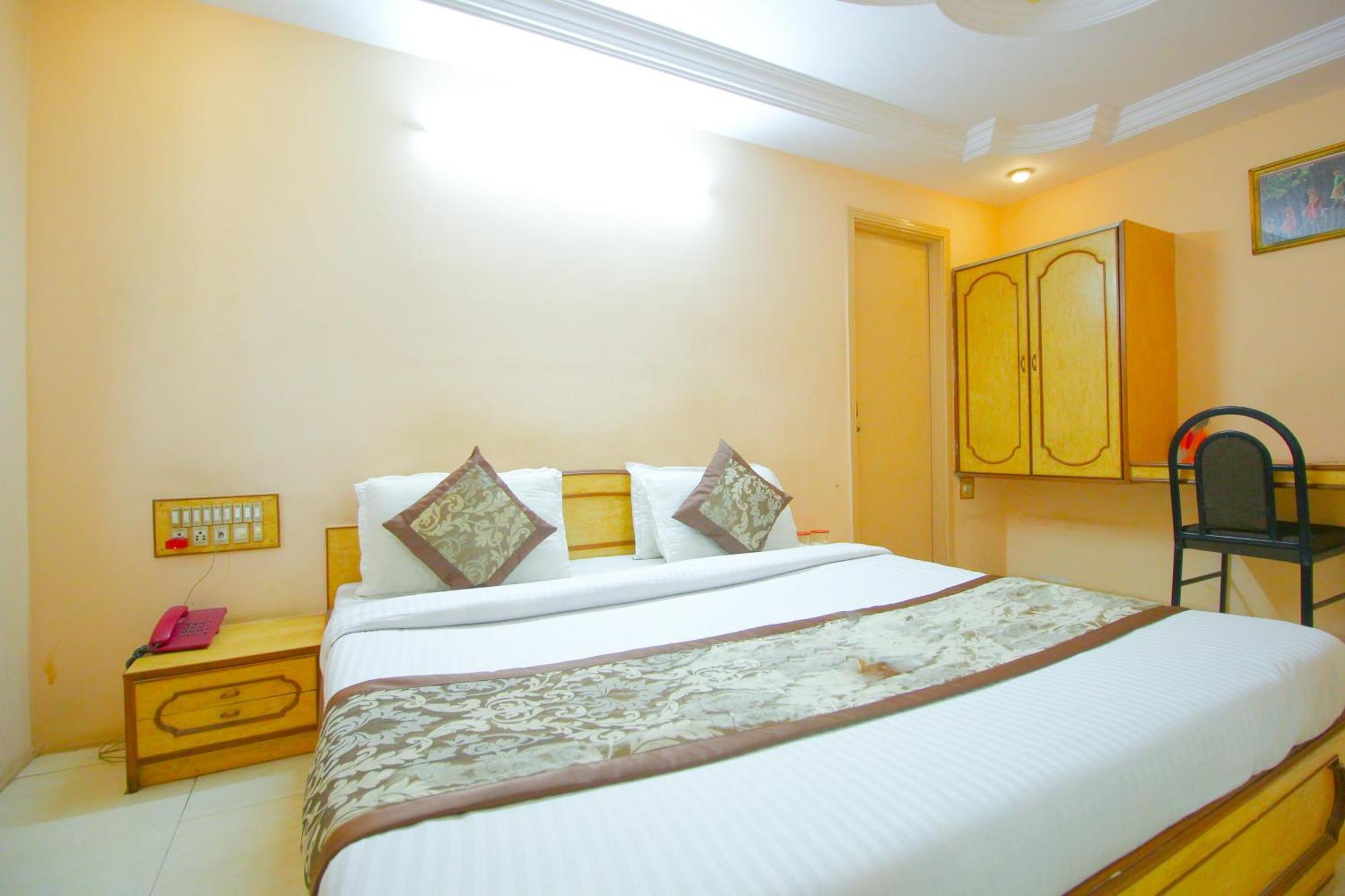 Hotel Upasana Radźkot Zewnętrze zdjęcie