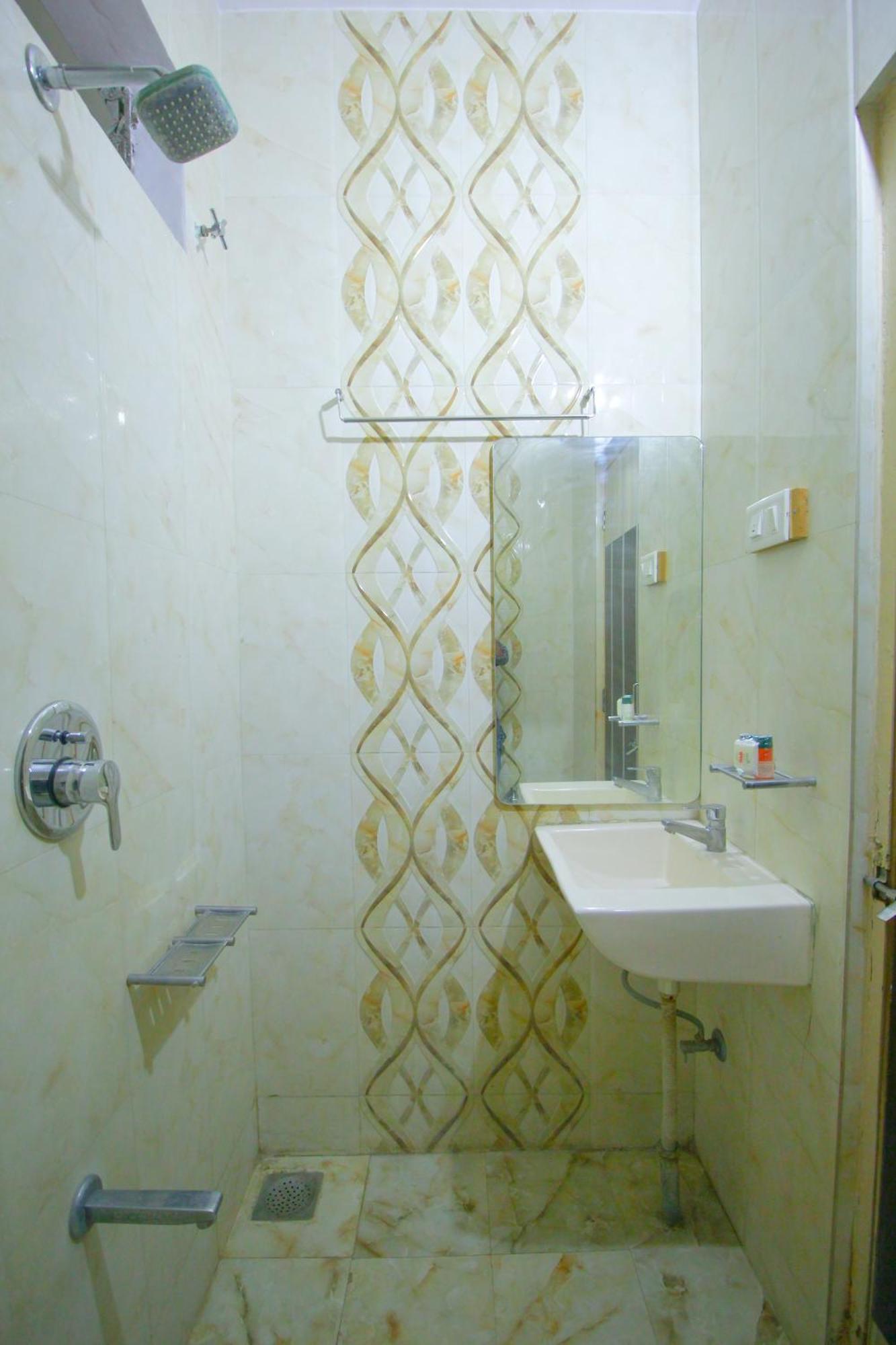 Hotel Upasana Radźkot Zewnętrze zdjęcie
