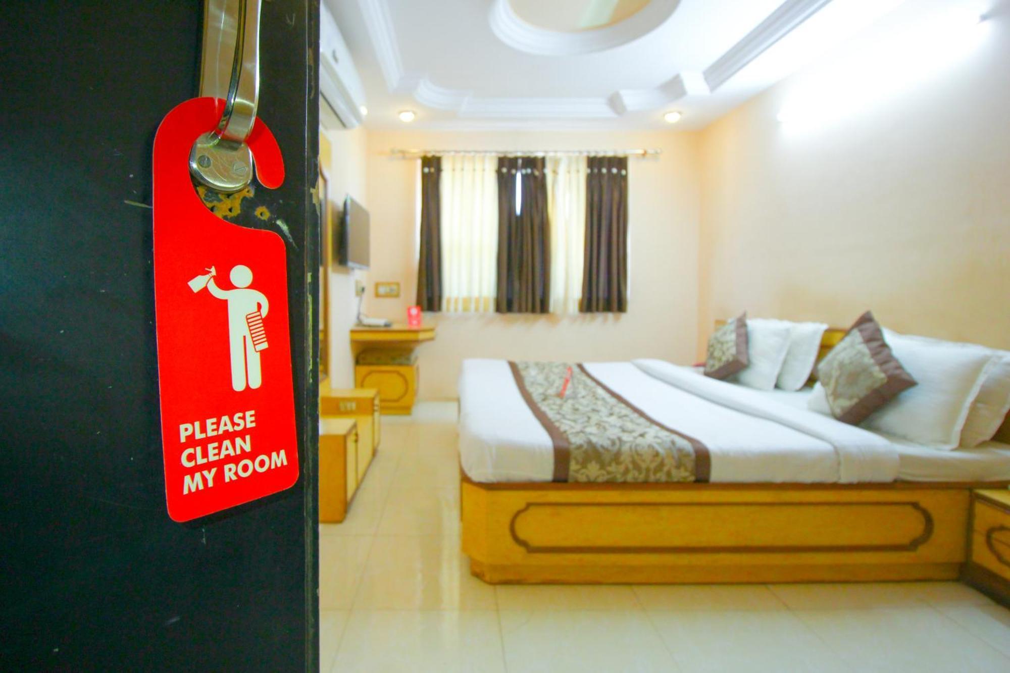 Hotel Upasana Radźkot Zewnętrze zdjęcie