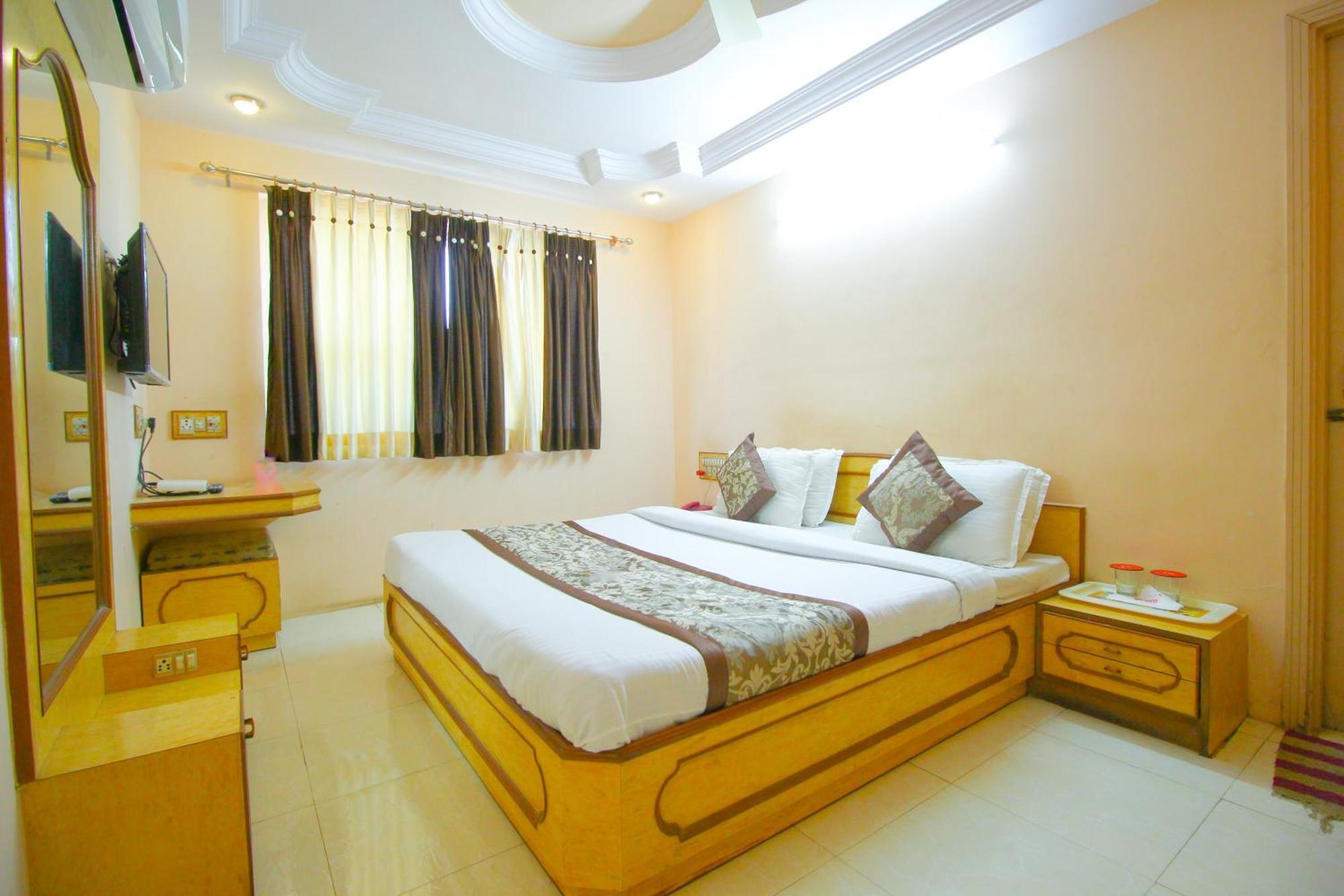Hotel Upasana Radźkot Zewnętrze zdjęcie
