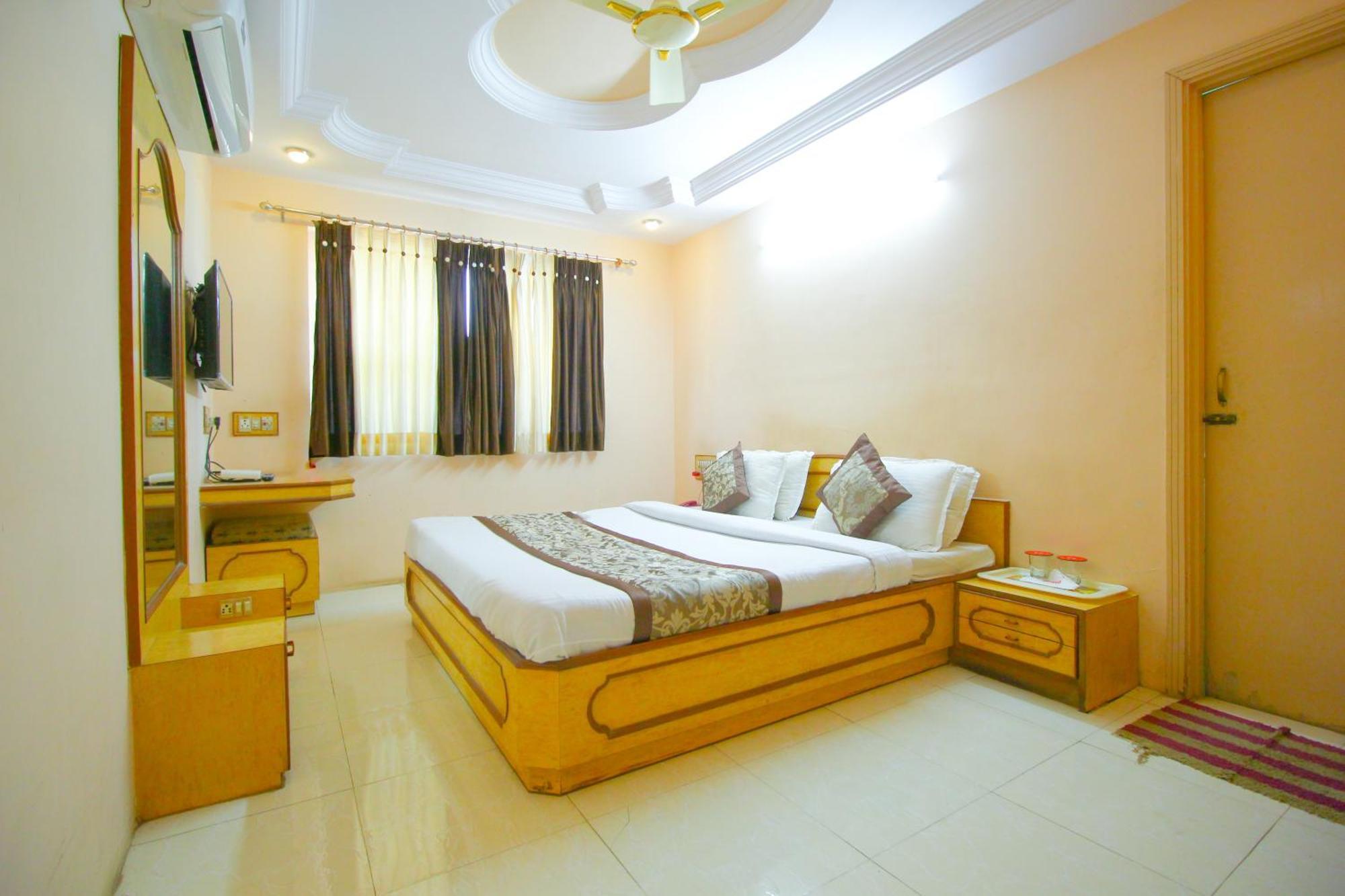 Hotel Upasana Radźkot Zewnętrze zdjęcie