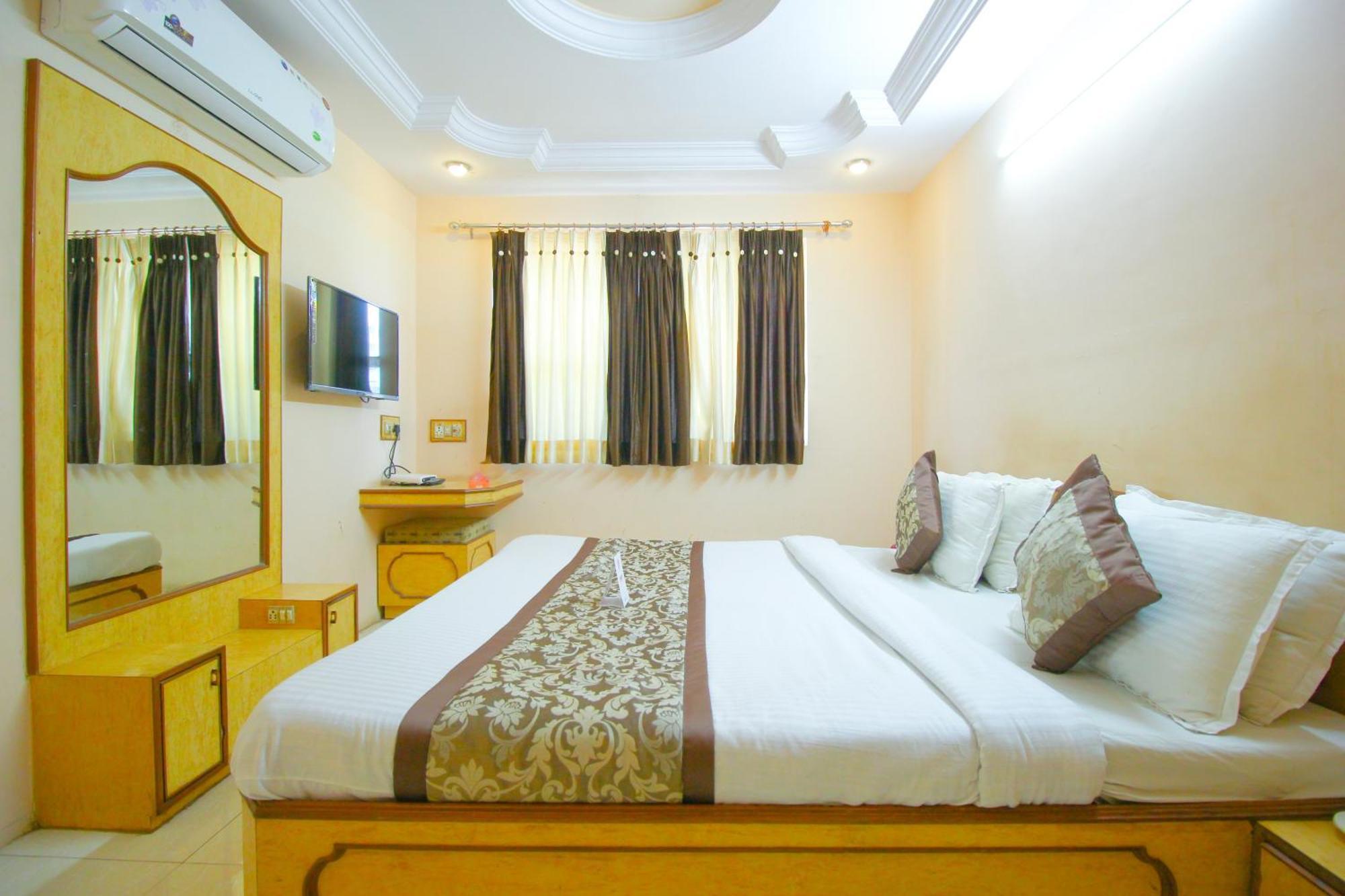 Hotel Upasana Radźkot Zewnętrze zdjęcie