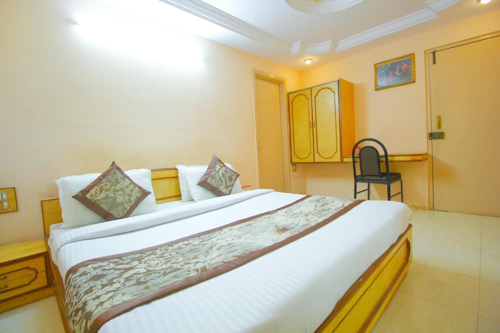 Hotel Upasana Radźkot Zewnętrze zdjęcie