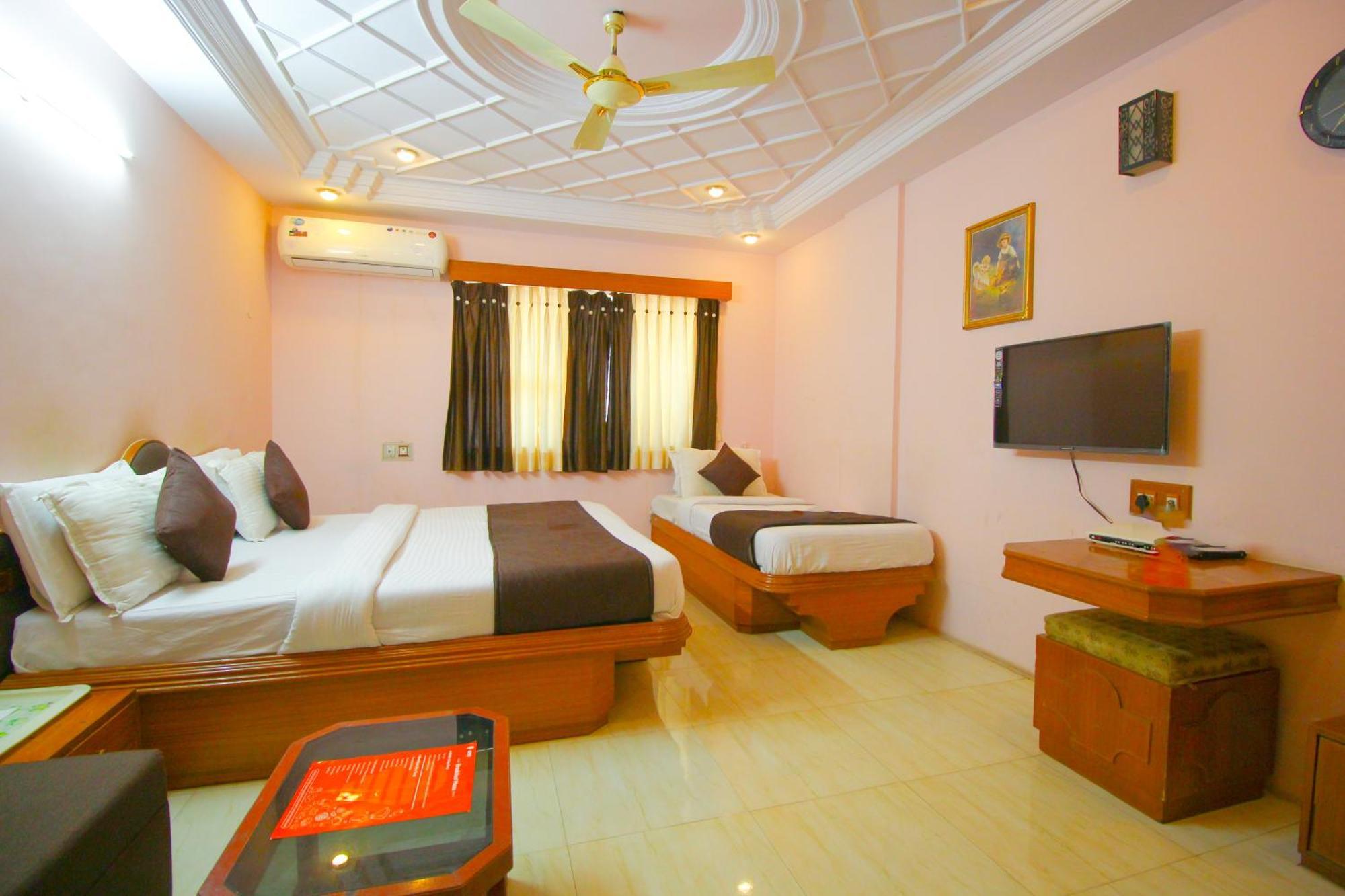 Hotel Upasana Radźkot Zewnętrze zdjęcie