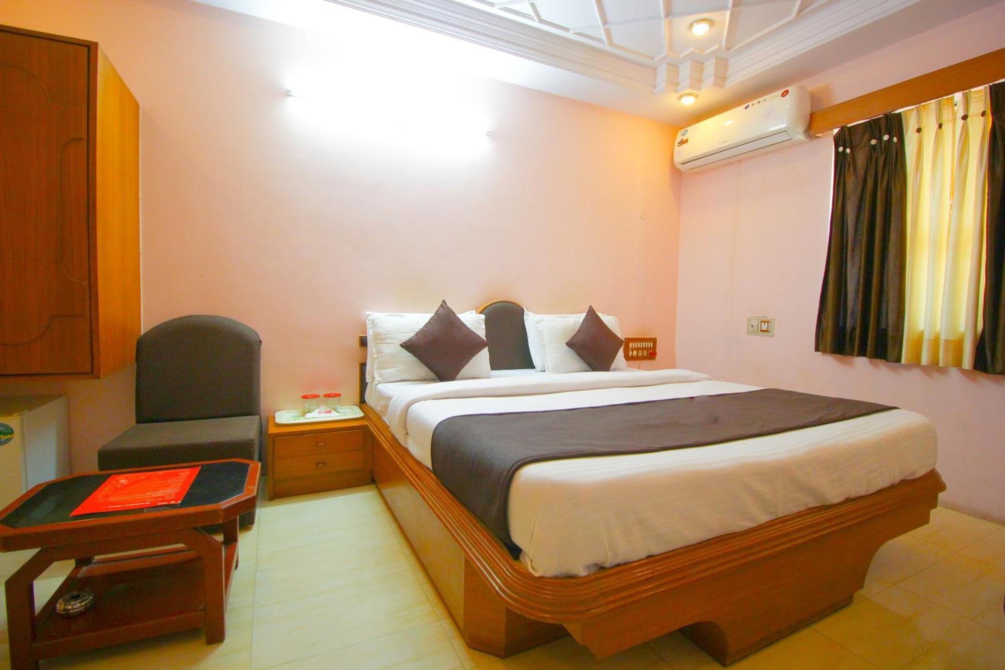 Hotel Upasana Radźkot Zewnętrze zdjęcie