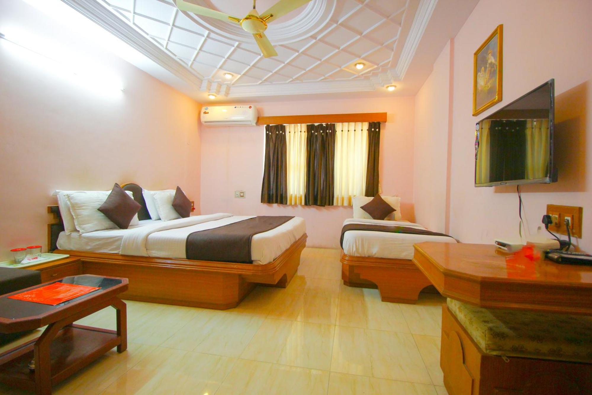 Hotel Upasana Radźkot Zewnętrze zdjęcie