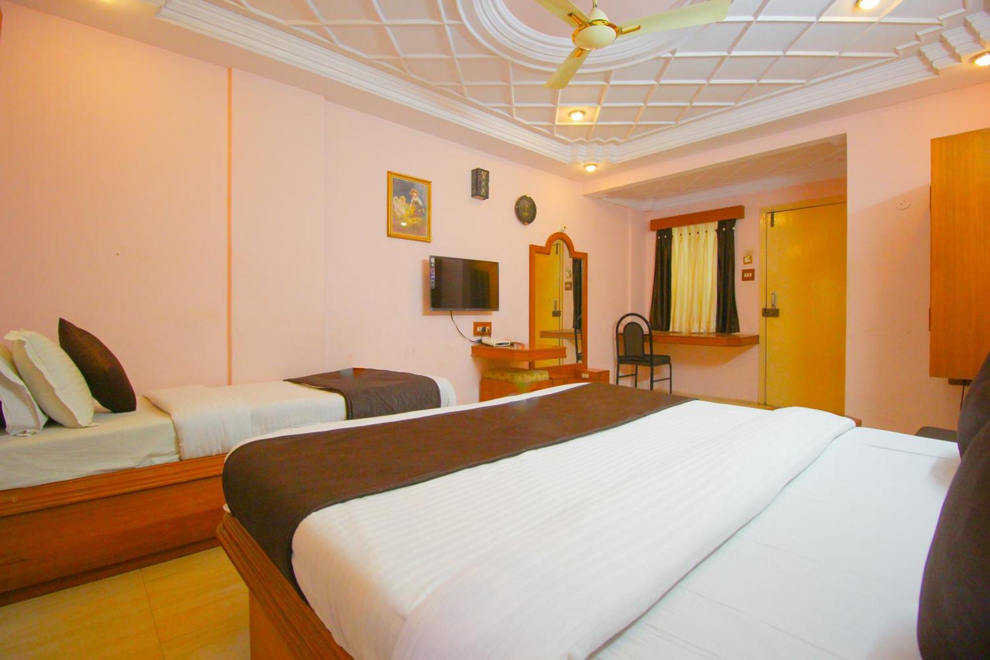 Hotel Upasana Radźkot Zewnętrze zdjęcie