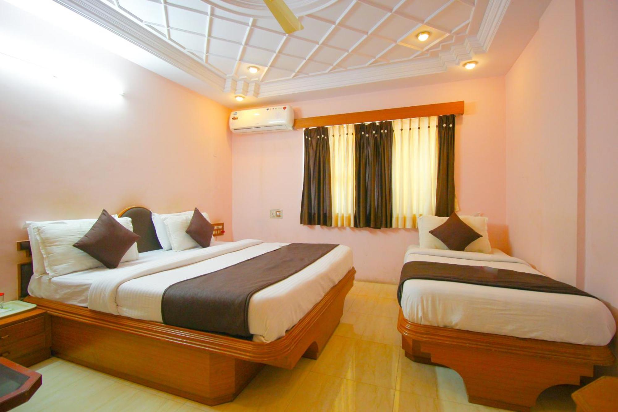 Hotel Upasana Radźkot Zewnętrze zdjęcie