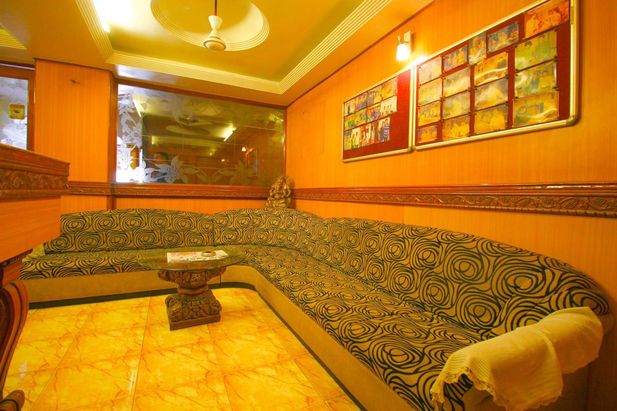 Hotel Upasana Radźkot Zewnętrze zdjęcie