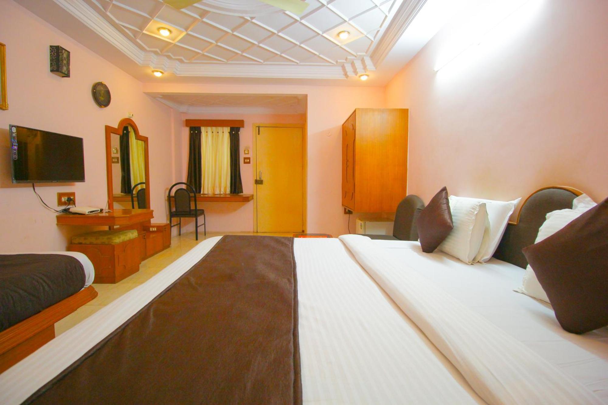 Hotel Upasana Radźkot Zewnętrze zdjęcie